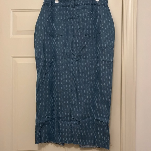 Light Wash Denim Textured Raw Hem Midi Skirt/NWT/L - Picture 14 of 16